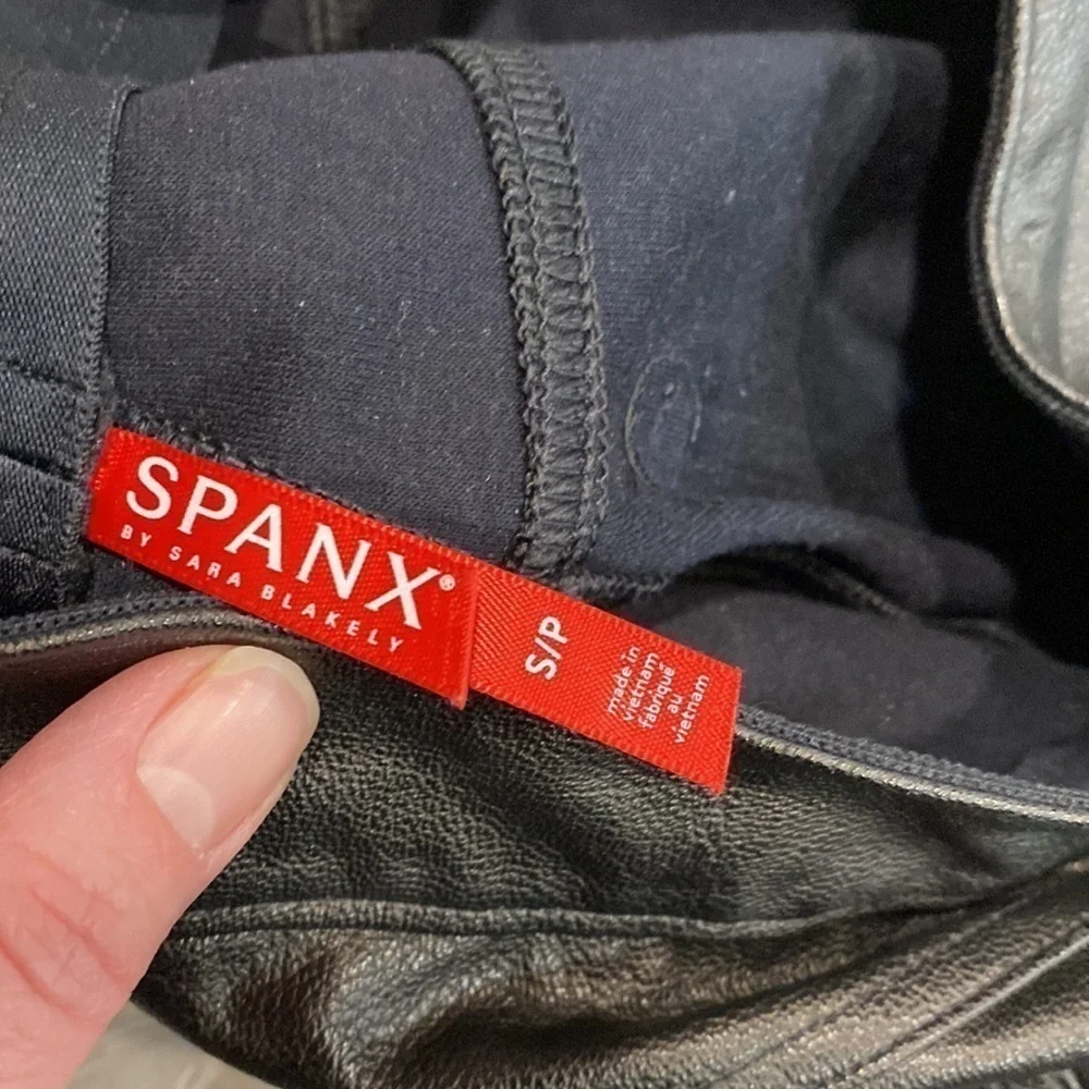 Spanx Leather Like Ankle Pant Black EUC